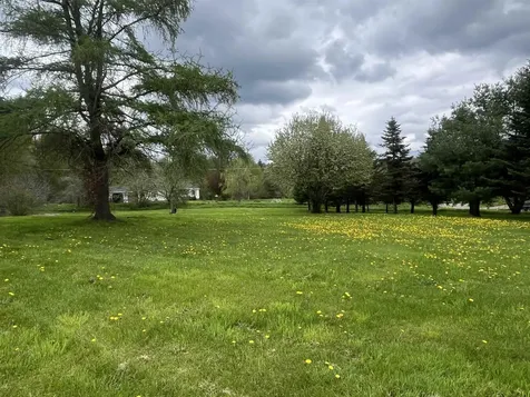 29 Clifford Field Road Sheffield VT 05866