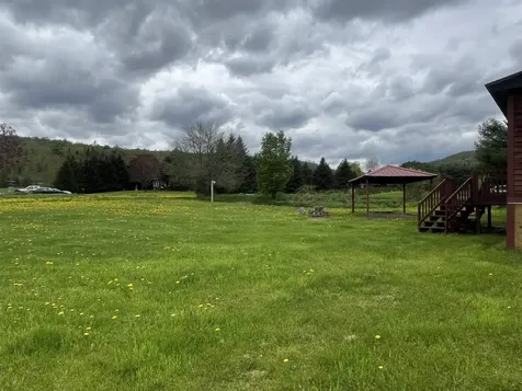 29 Clifford Field Road Sheffield VT 05866