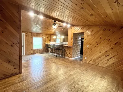 29 Clifford Field Road Sheffield VT 05866