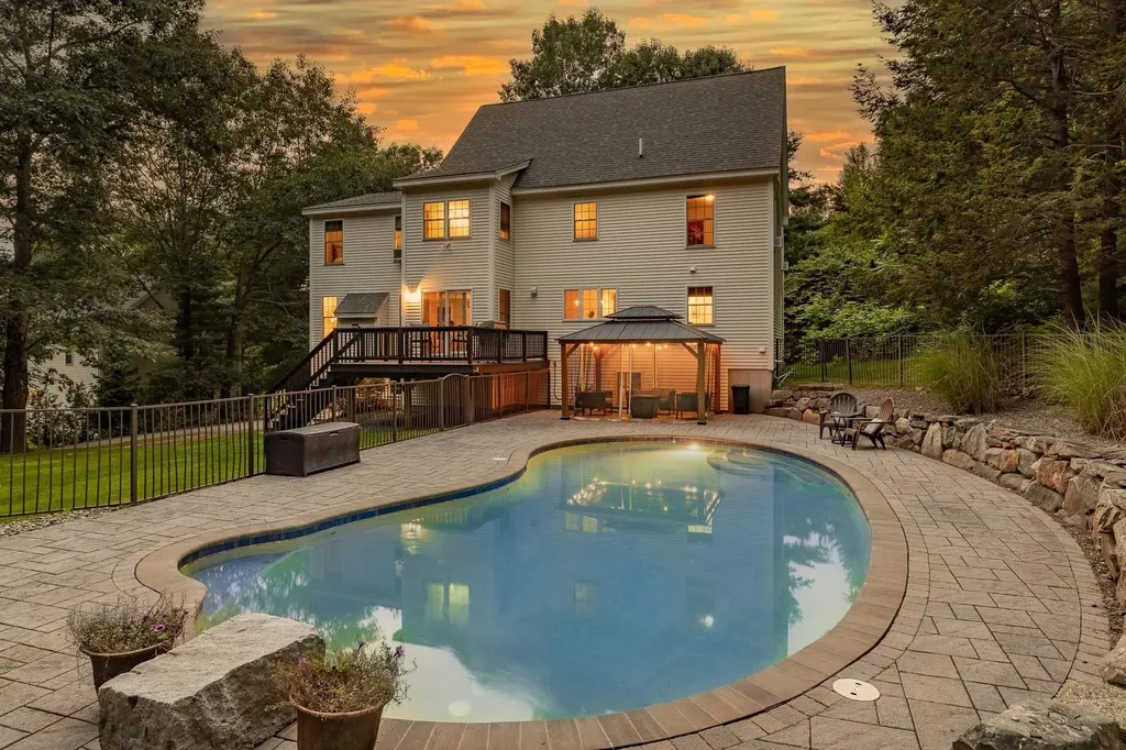 11 Chelsea Way Stratham NH 03885