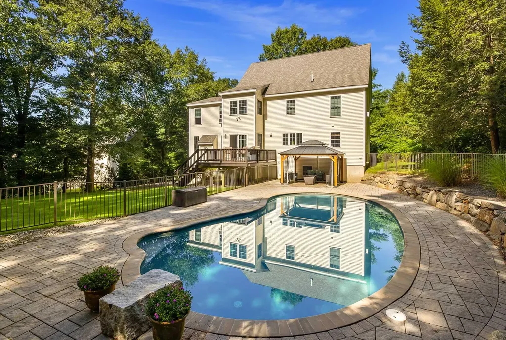 11 Chelsea Way Stratham NH 03885