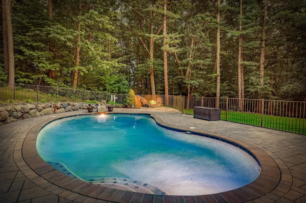 11 Chelsea Way Stratham NH 03885