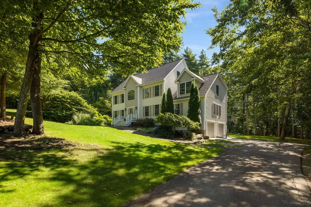 11 Chelsea Way Stratham NH 03885