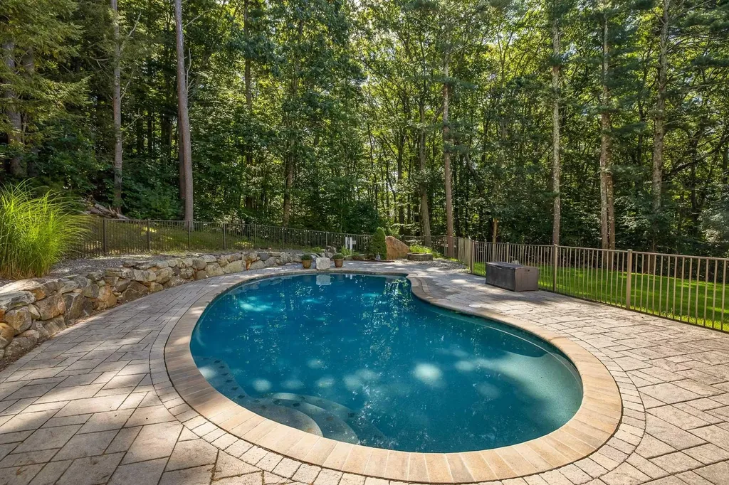 11 Chelsea Way Stratham NH 03885