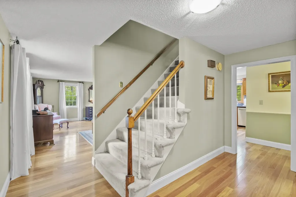 22 Beechwood Road Hudson NH 03051