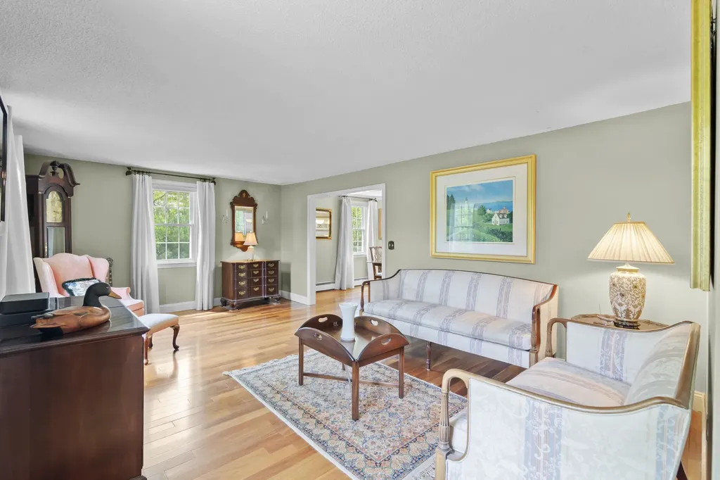 22 Beechwood Road Hudson NH 03051