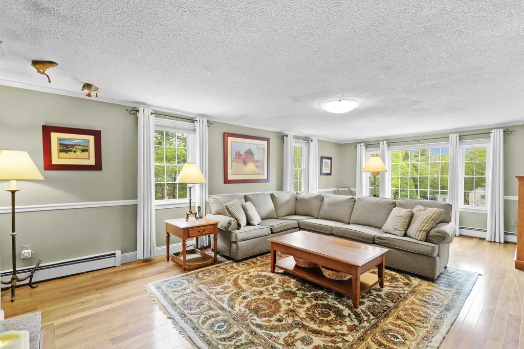 22 Beechwood Road Hudson NH 03051