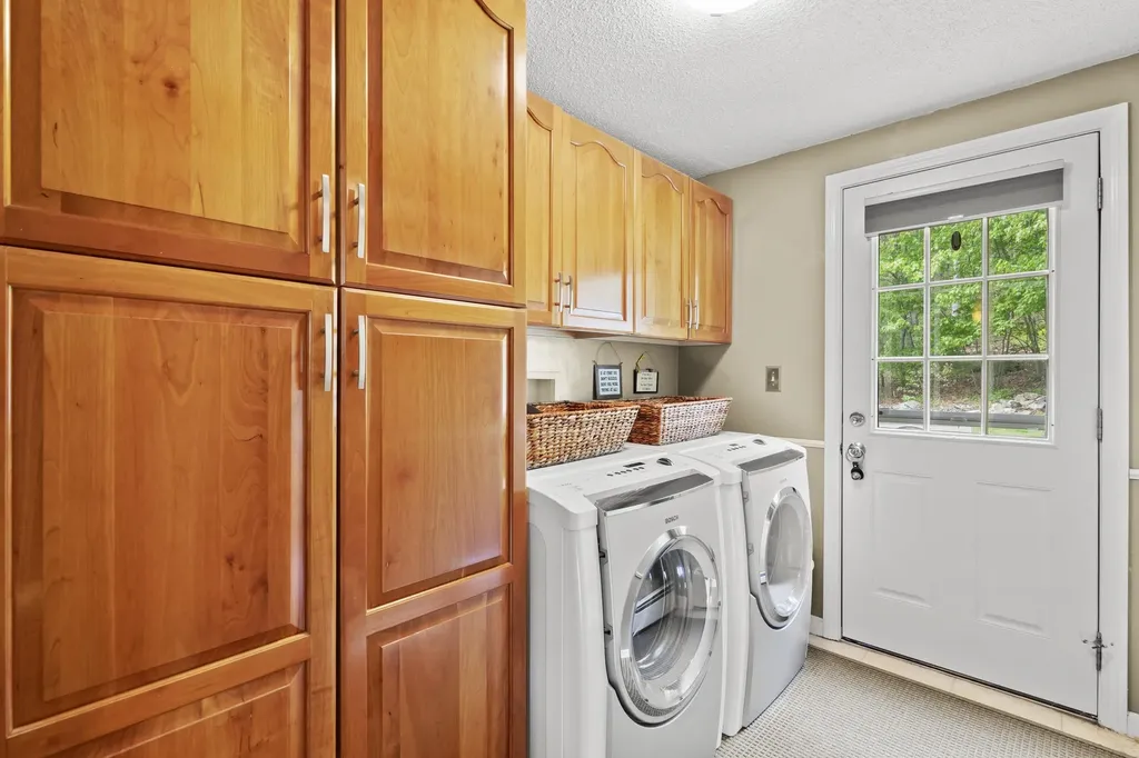 22 Beechwood Road Hudson NH 03051