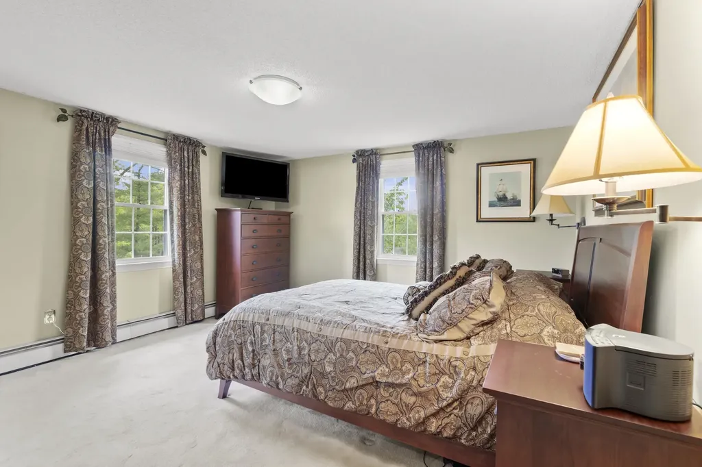 22 Beechwood Road Hudson NH 03051