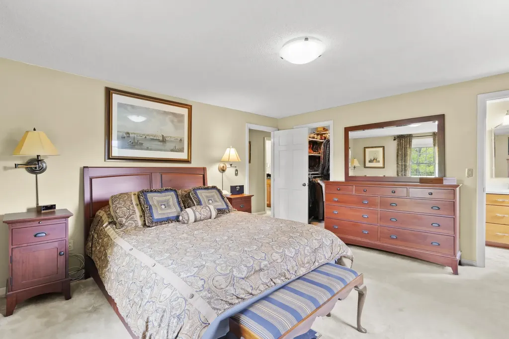 22 Beechwood Road Hudson NH 03051