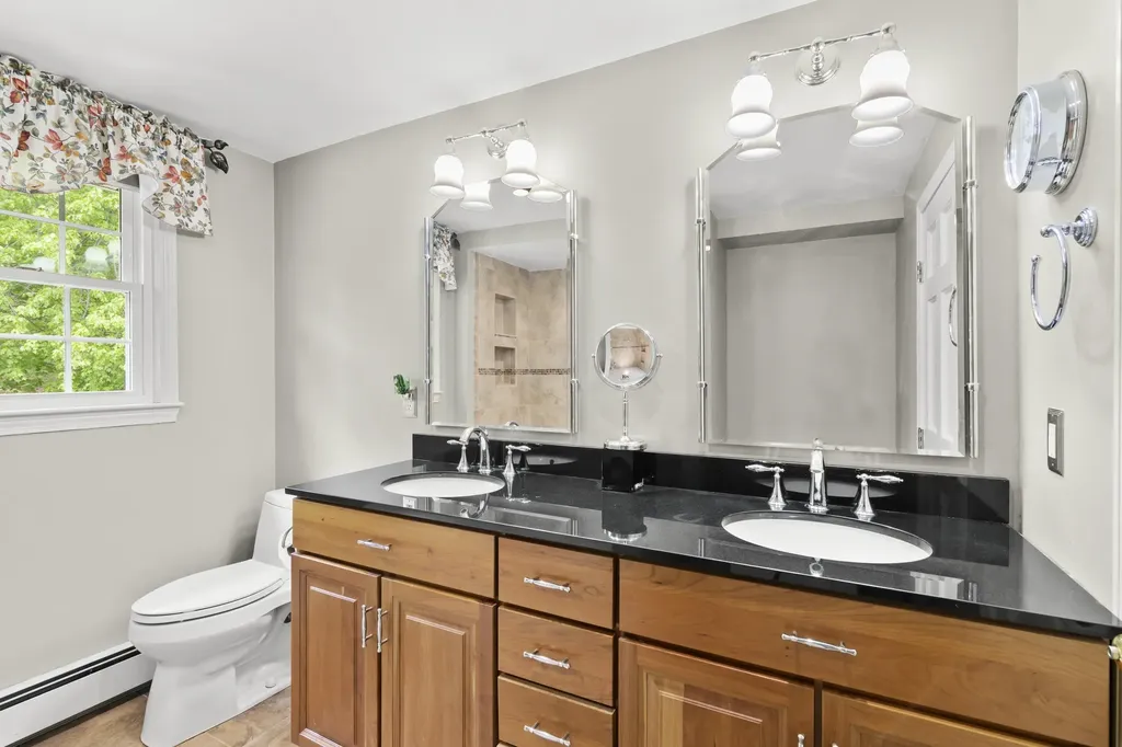 22 Beechwood Road Hudson NH 03051