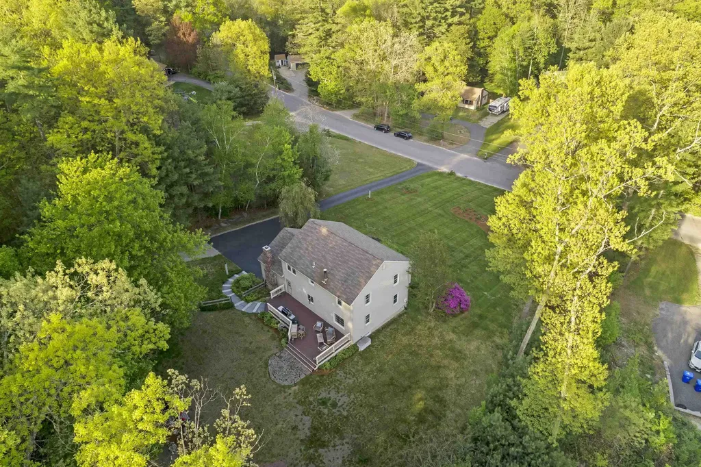 22 Beechwood Road Hudson NH 03051