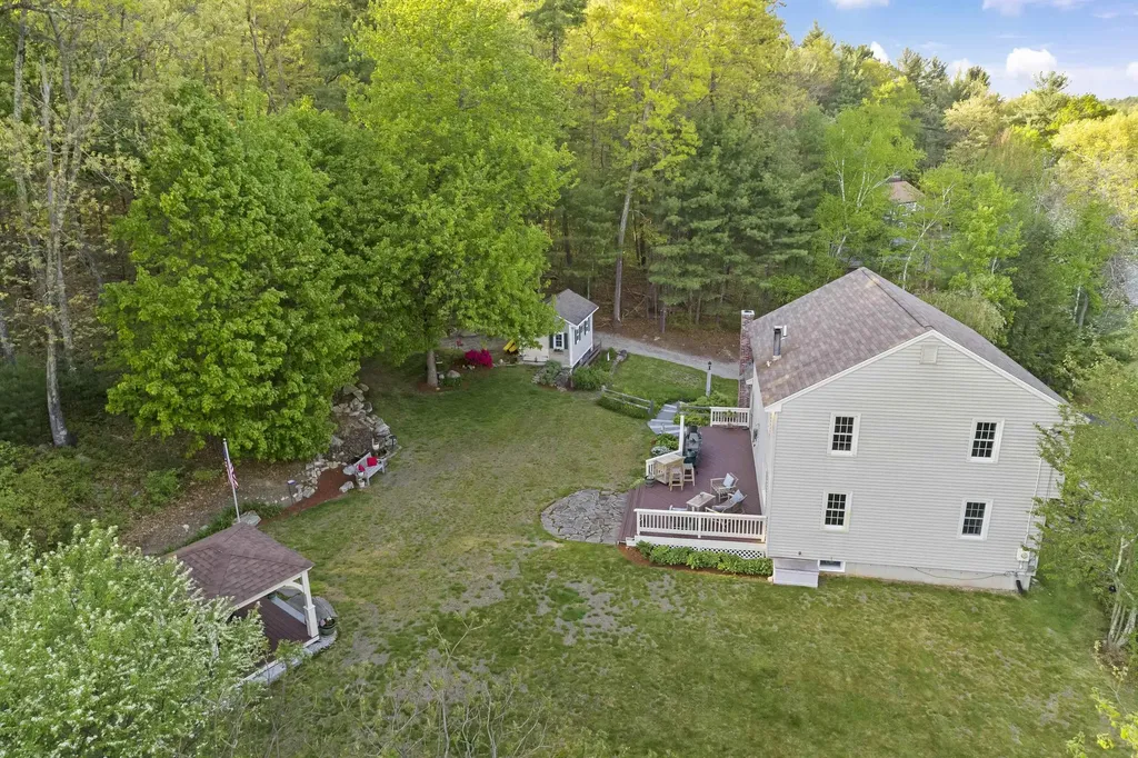 22 Beechwood Road Hudson NH 03051