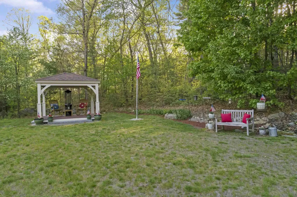 22 Beechwood Road Hudson NH 03051