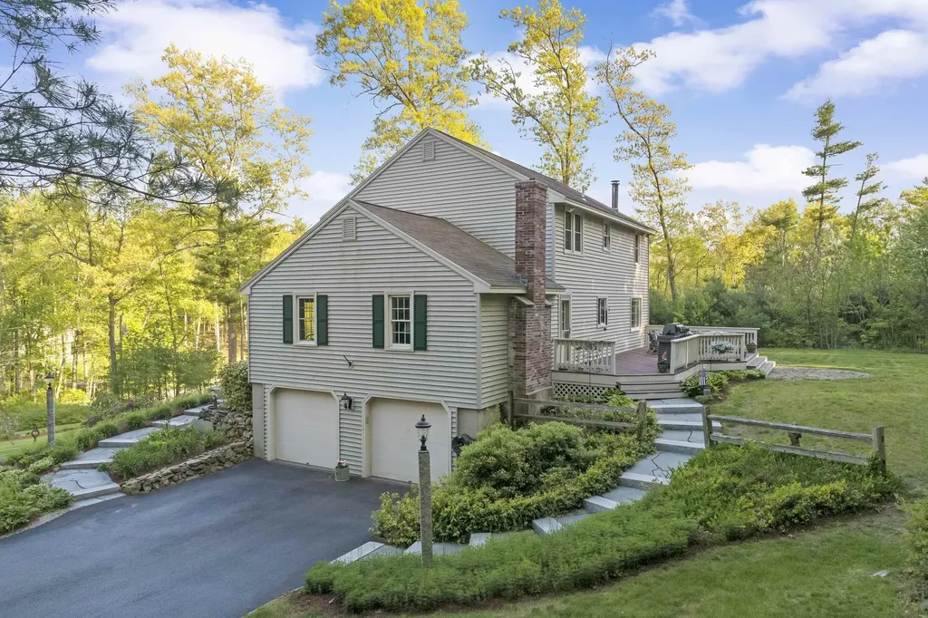 22 Beechwood Road Hudson NH 03051