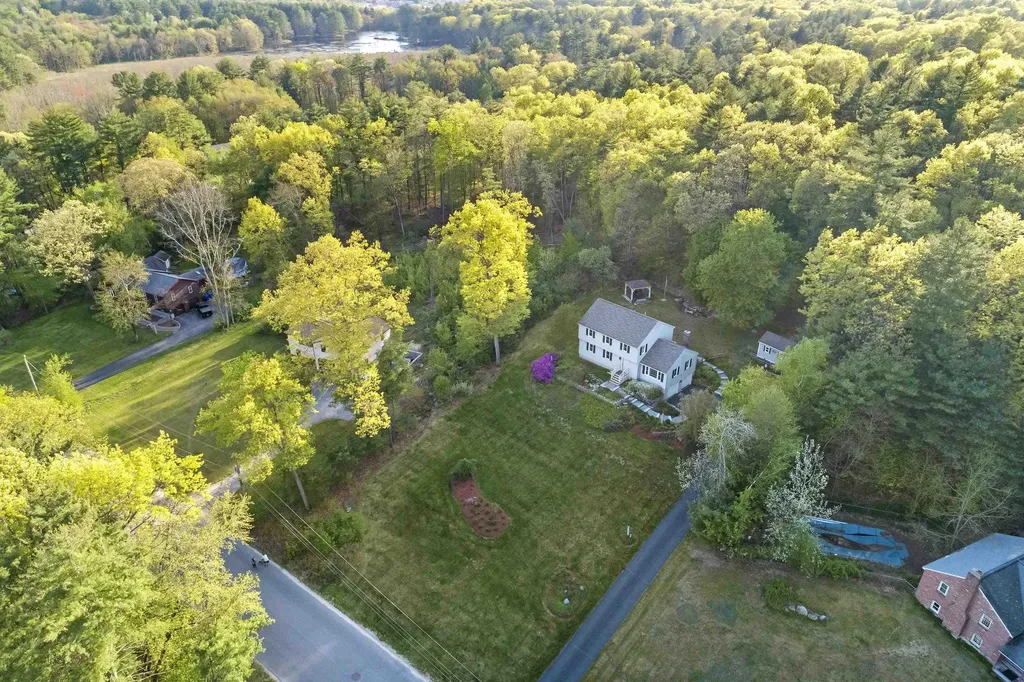 22 Beechwood Road Hudson NH 03051