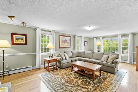 22 Beechwood Road Hudson NH 03051