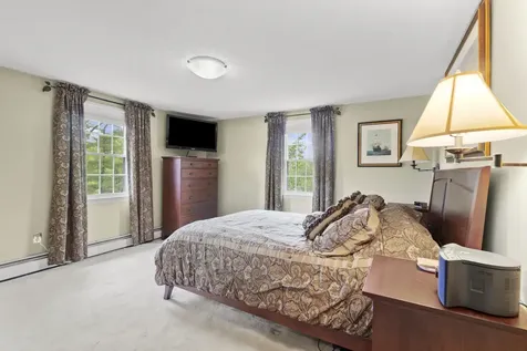 22 Beechwood Road Hudson NH 03051