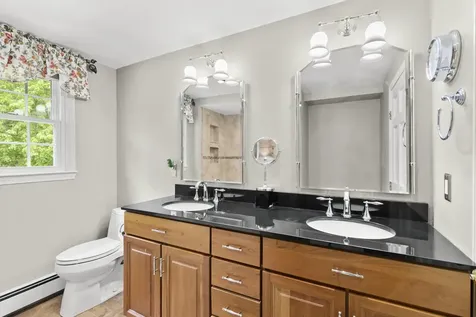 22 Beechwood Road Hudson NH 03051