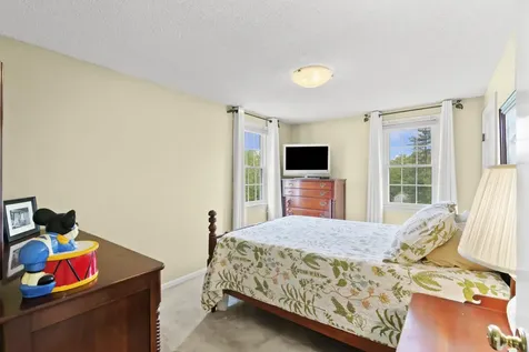 22 Beechwood Road Hudson NH 03051