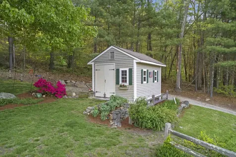 22 Beechwood Road Hudson NH 03051