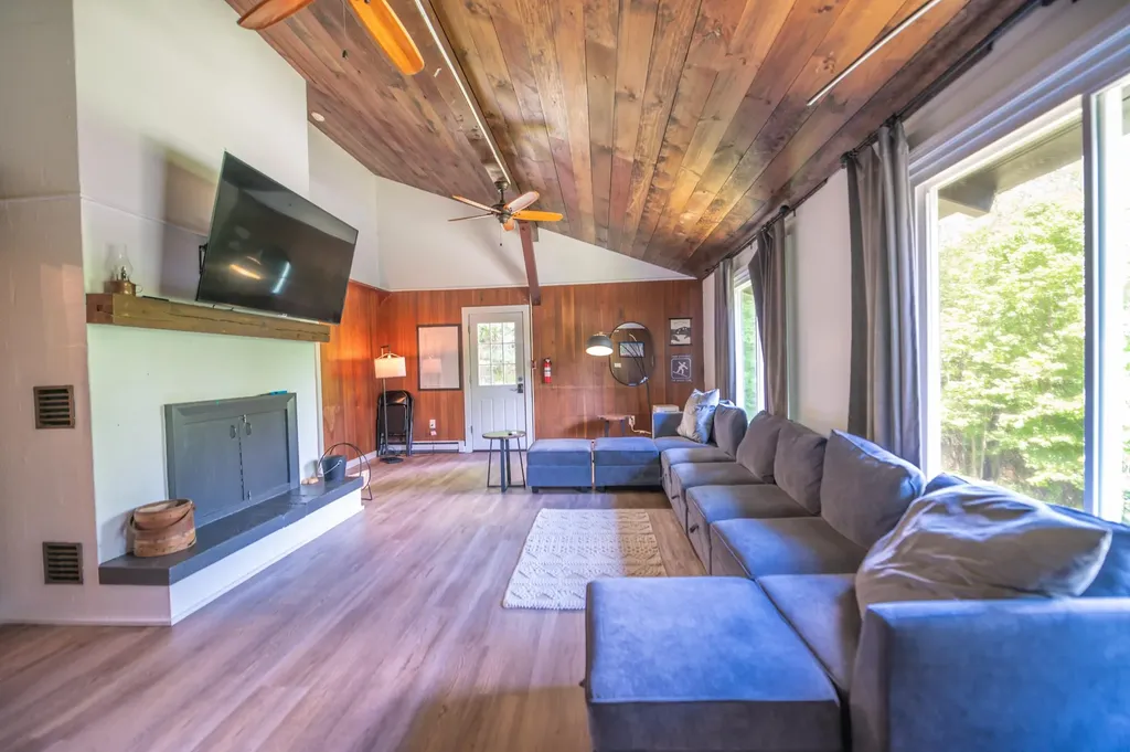 11 Waldwinkle Road Dover VT 05356