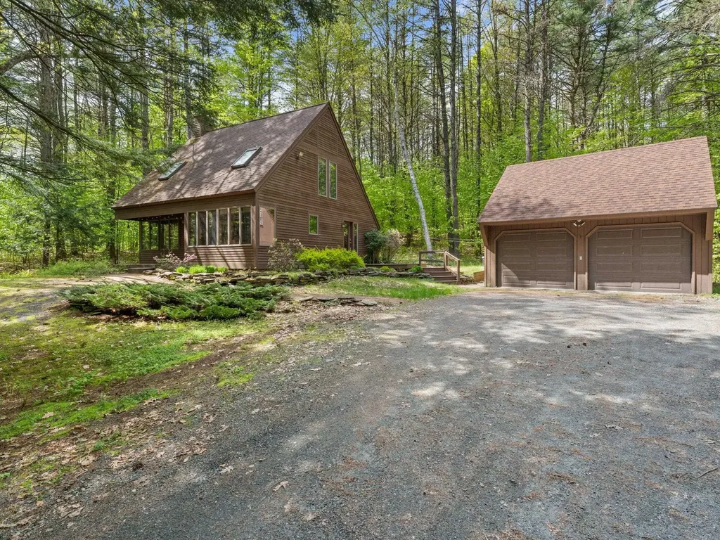 111 Lyon Drive Hartford VT 05059