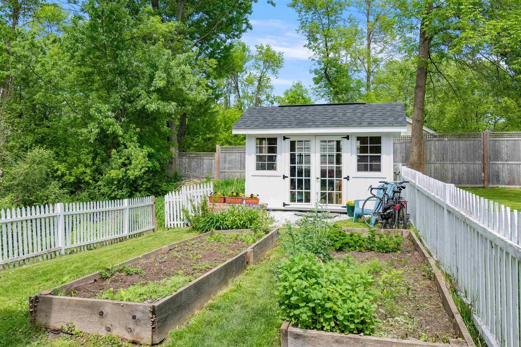 520 Little Chicago Road Ferrisburgh VT 05456