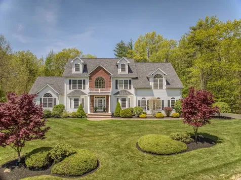 16 Cardiff Road Windham NH 03087