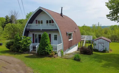 1423 Vt Route 101 Troy VT 05859