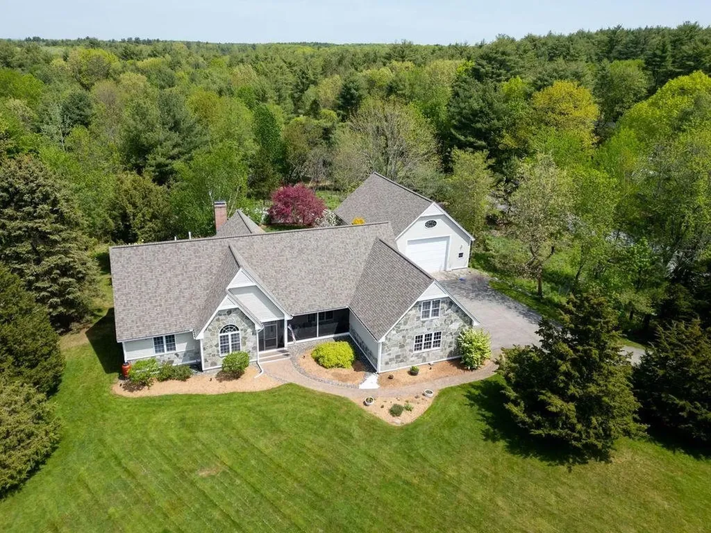 8 Red Fox Road North Hampton NH 03862