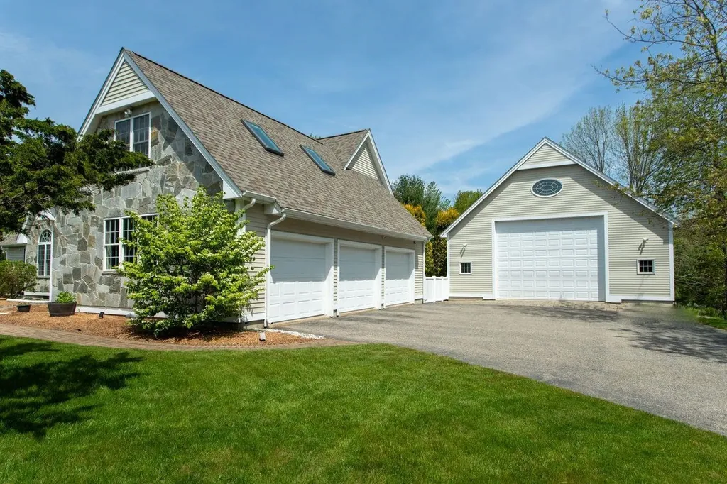 8 Red Fox Road North Hampton NH 03862