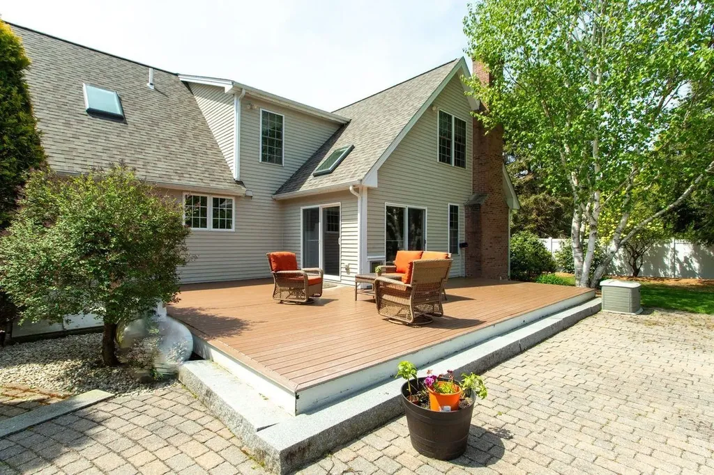 8 Red Fox Road North Hampton NH 03862
