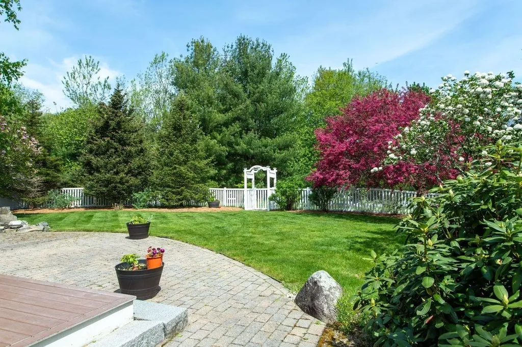 8 Red Fox Road North Hampton NH 03862