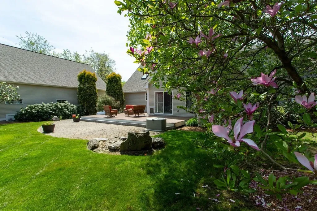 8 Red Fox Road North Hampton NH 03862