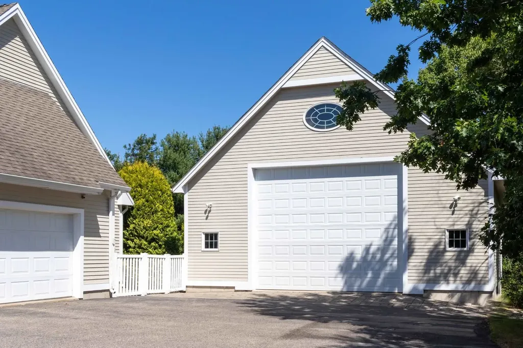 8 Red Fox Road North Hampton NH 03862