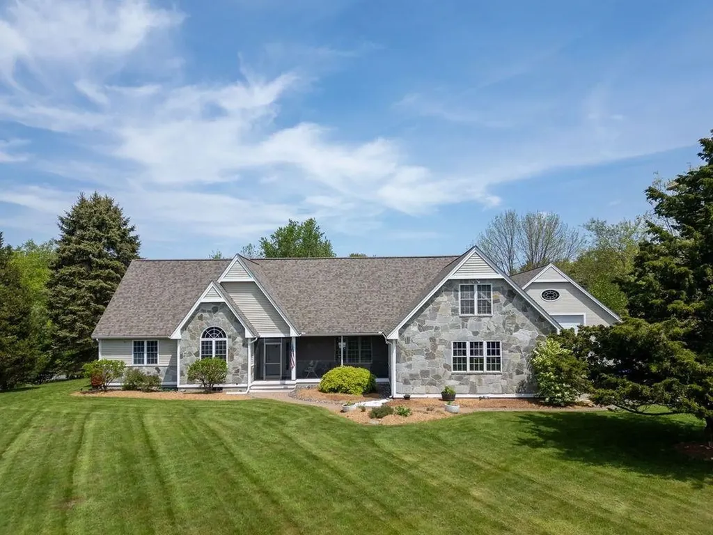 8 Red Fox Road North Hampton NH 03862