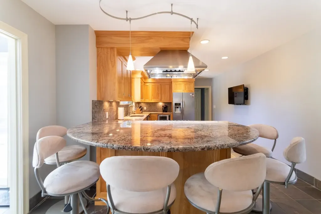 8 Red Fox Road North Hampton NH 03862