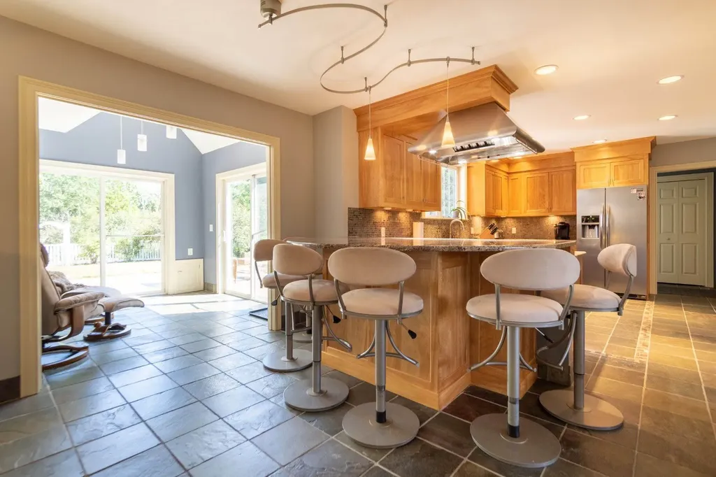 8 Red Fox Road North Hampton NH 03862