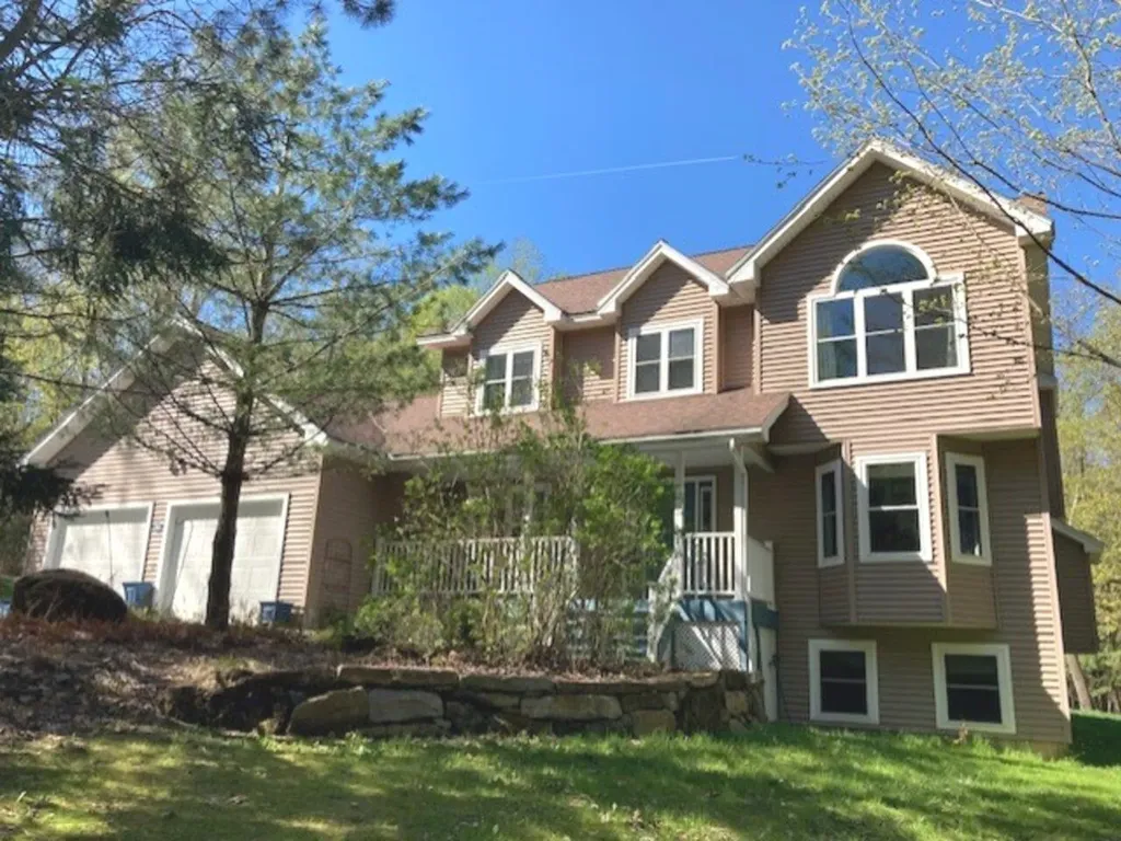 84 Autumn Way Highgate VT 05459
