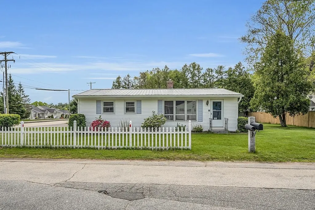15 Pine Street Merrimack NH 03054