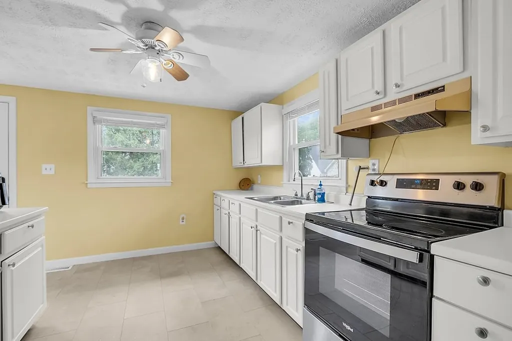 15 Pine Street Merrimack NH 03054