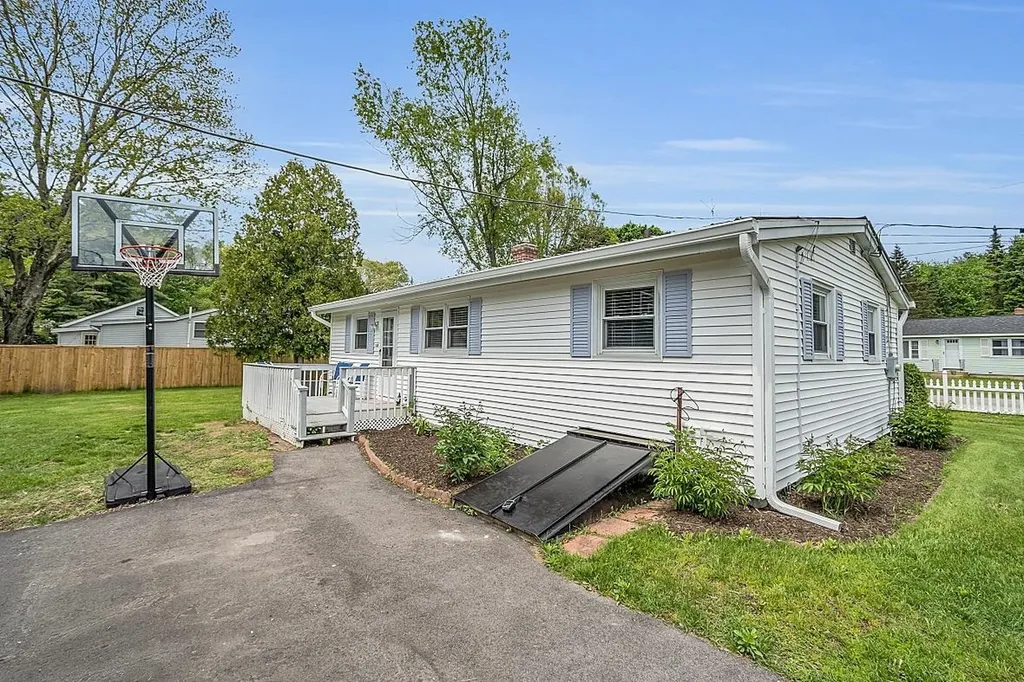 15 Pine Street Merrimack NH 03054