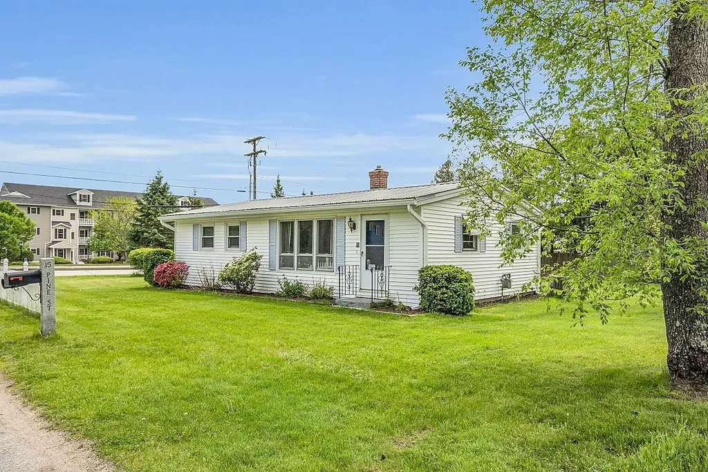 15 Pine Street Merrimack NH 03054