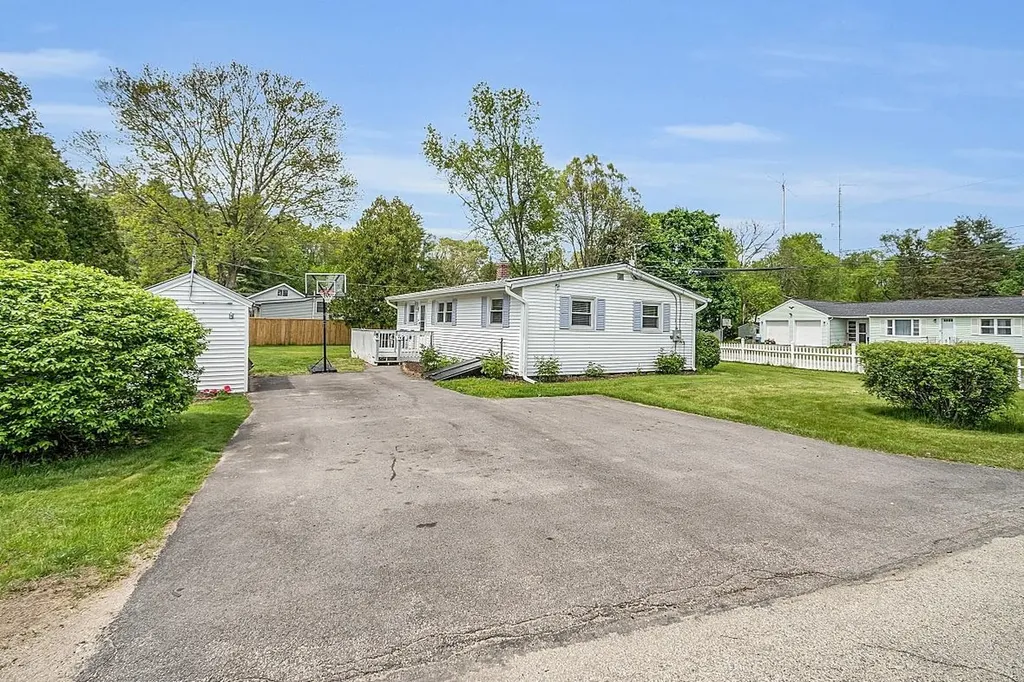 15 Pine Street Merrimack NH 03054
