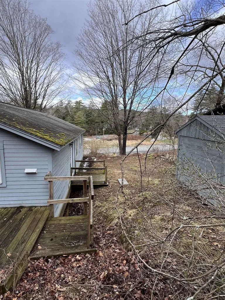 18 Concord Drive Webster NH 03303