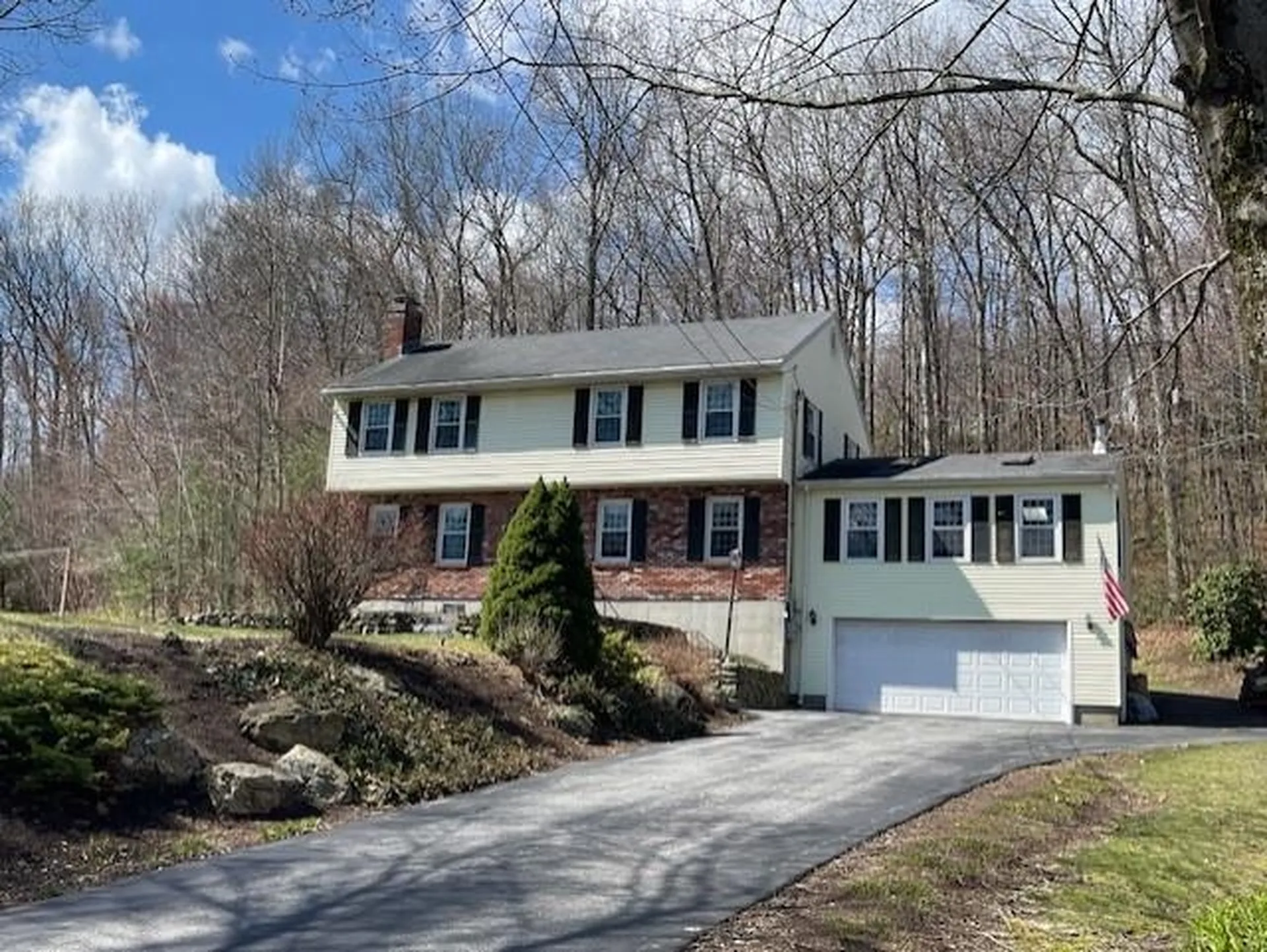 95 Linda Lane Manchester NH 03104