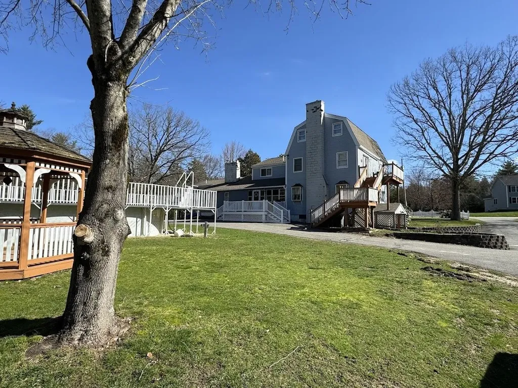 72 Chester Turnpike Hooksett NH 03106