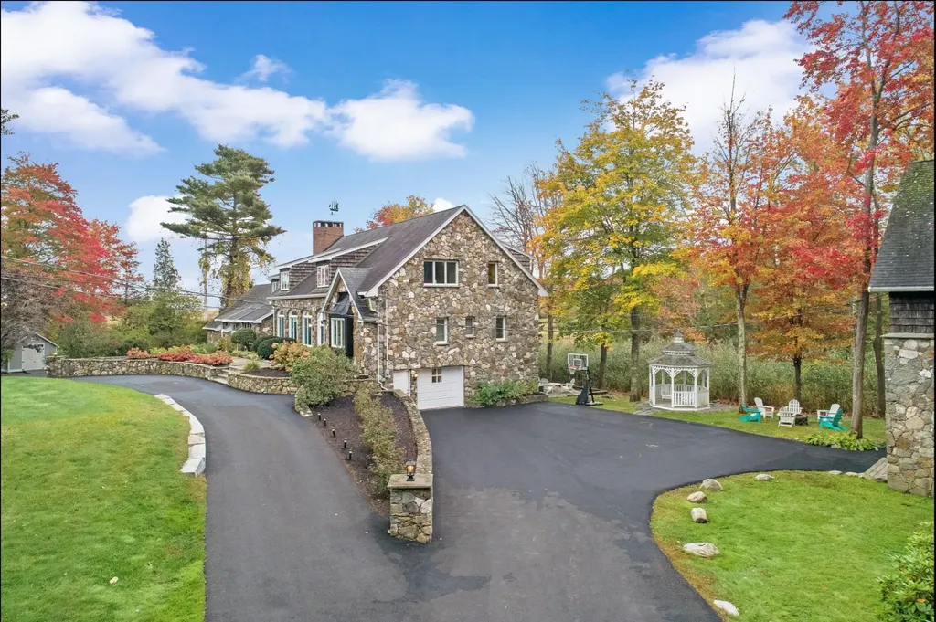 51 Depot Road Hampton Falls NH 03844