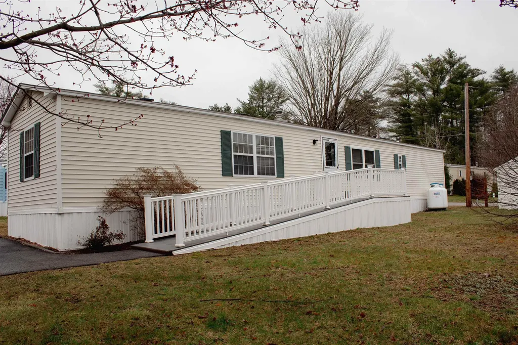 3 Brook Circle Loudon NH 03307